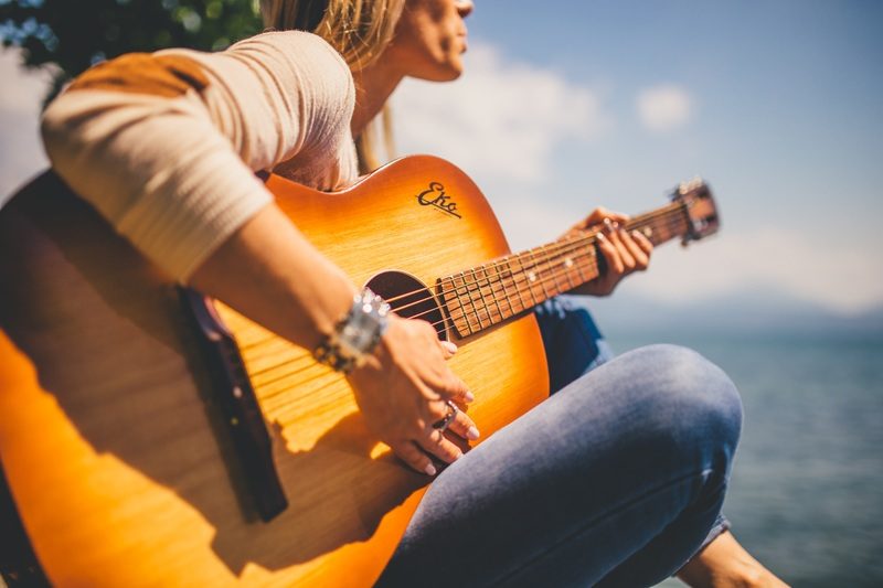 music-people-girl-sunshine-woman-guitar-860489-pxhere.com